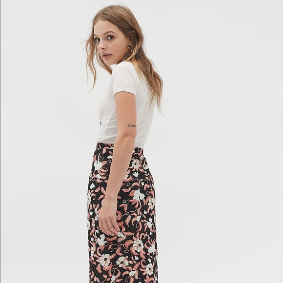 UO Ruth Button-Front
Maxi Skirt - Picture 1 of 4